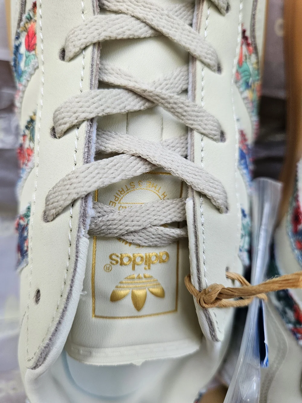 NIB Adidas Gazelle Indoor Liberty London Floral Cream Unisex Sneakers 8M / 9.5W